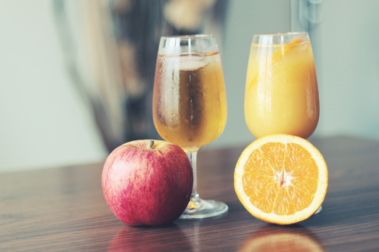 Transmission vs. Reflectance Measurement: How to Choose the Right Color Measurement Method for Juices and Beverages?
